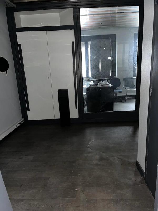 Entrepôt - 225 m² - 2 pièces