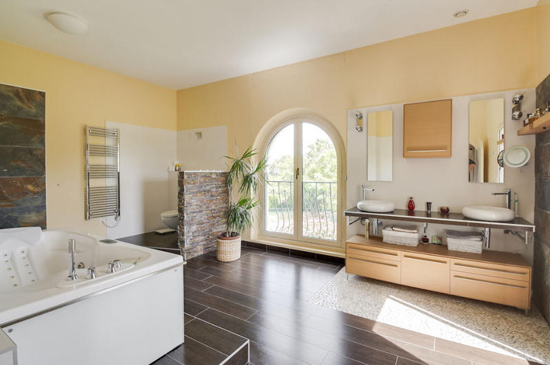 Demeure - 425 m² - 9 pièces