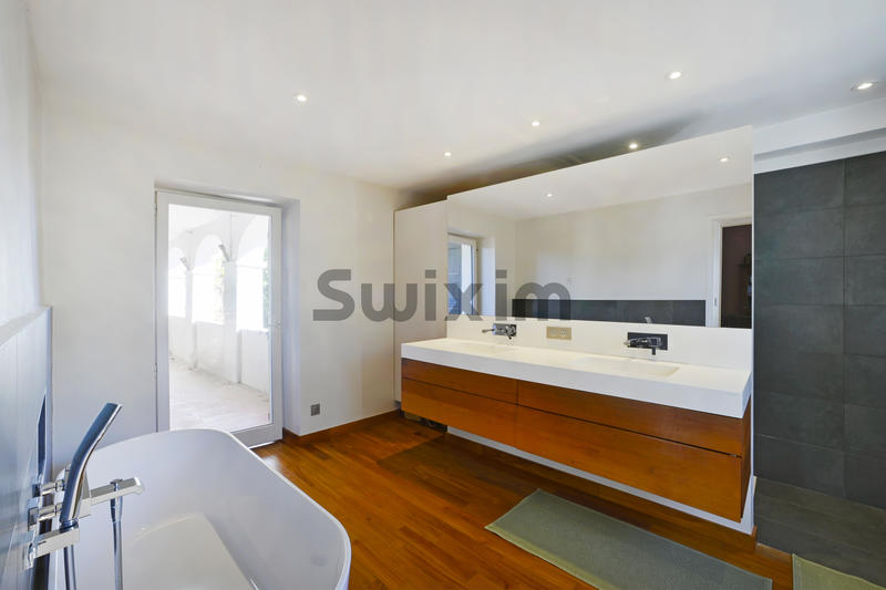 Villa - 425 m² - 8 pièces