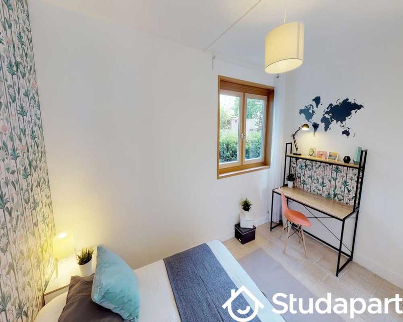 Chambre - 100 m² - 1 pièce