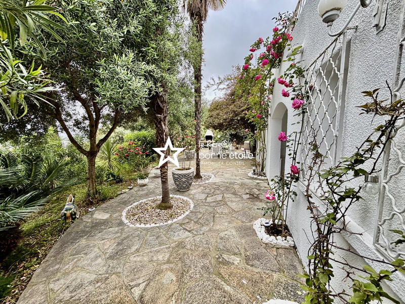 Maison - 250 m² - 8 pièces