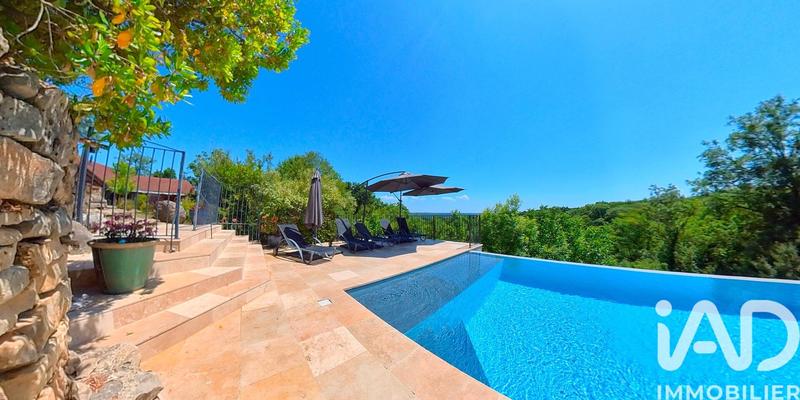 Maison - 305 m² - 10 pièces