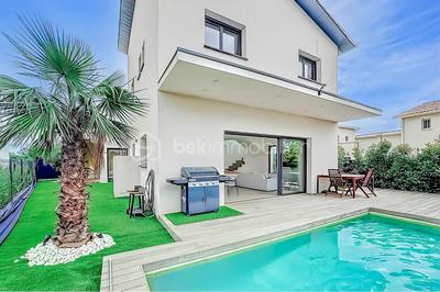 Maison - 140 m² - 5 pièces