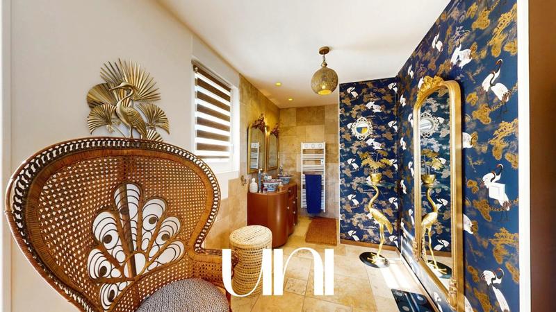 Maison - 215 m² - 6 pièces