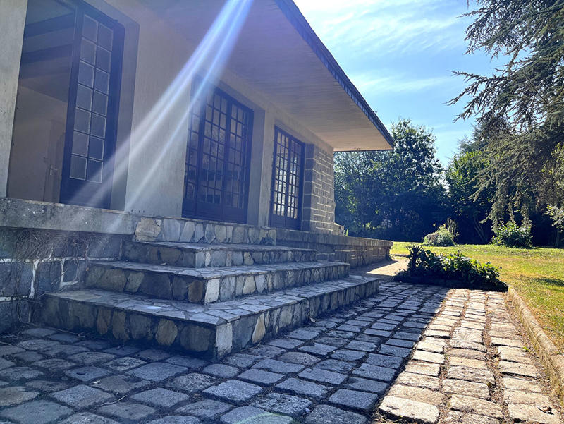 Maison - 250 m² - 6 pièces