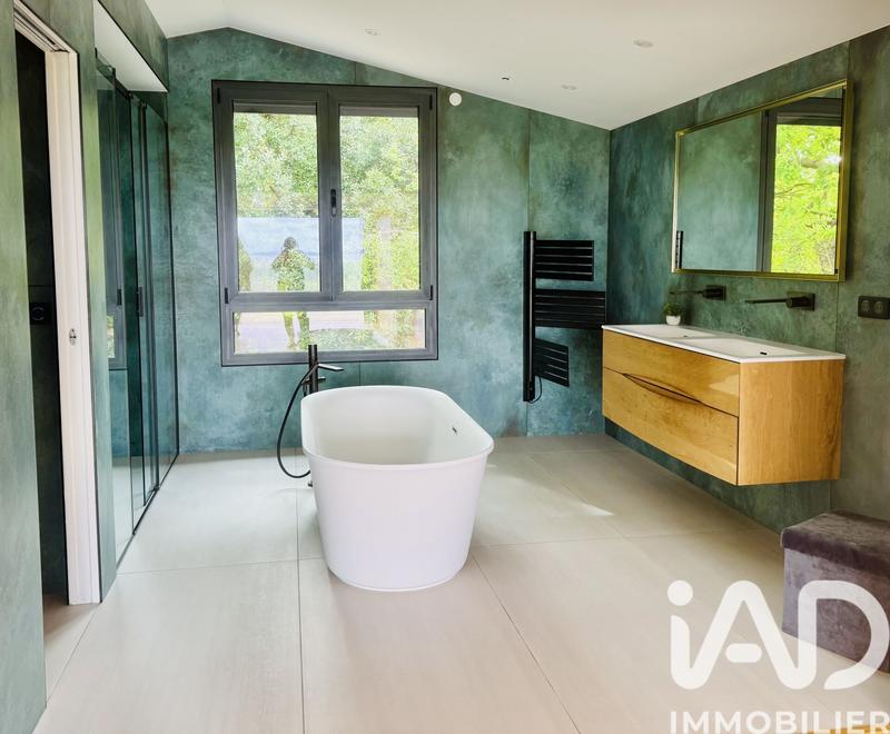 Maison - 260 m² - 4 pièces