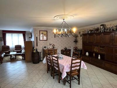 Maison - 259 m² - 5 pièces