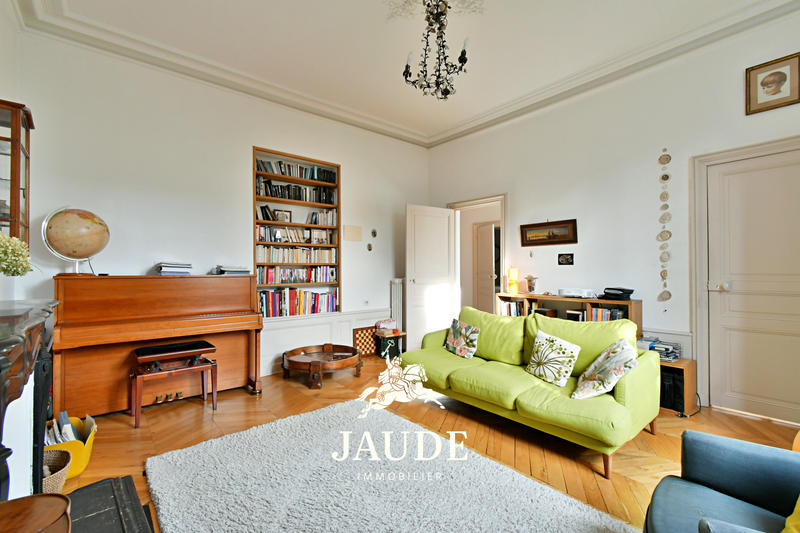 Appartement - 236 m² - 9 pièces