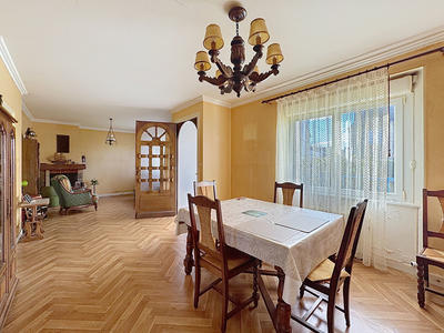 Maison - 110 m² - 8 pièces