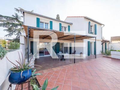 Demeure - 400 m² - 12 pièces