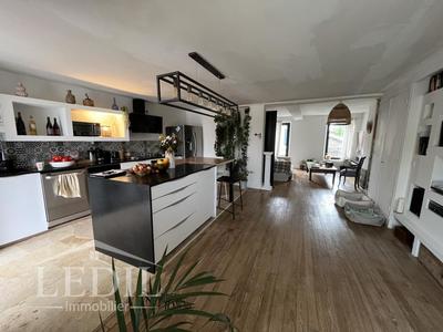 Maison - 227 m² - 5 pièces