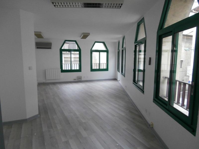 Local d'activité / Entrepôt - 95 m² - 4 pièces