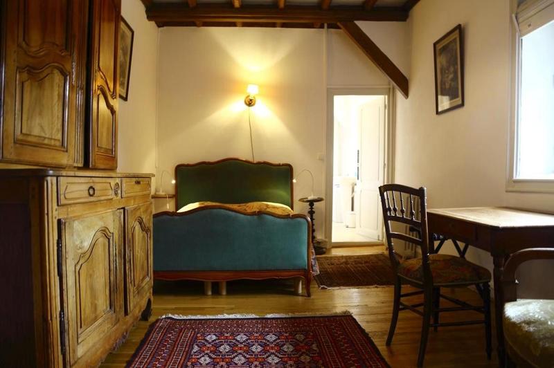 Maison traditionnelle - 260 m² - 8 pièces