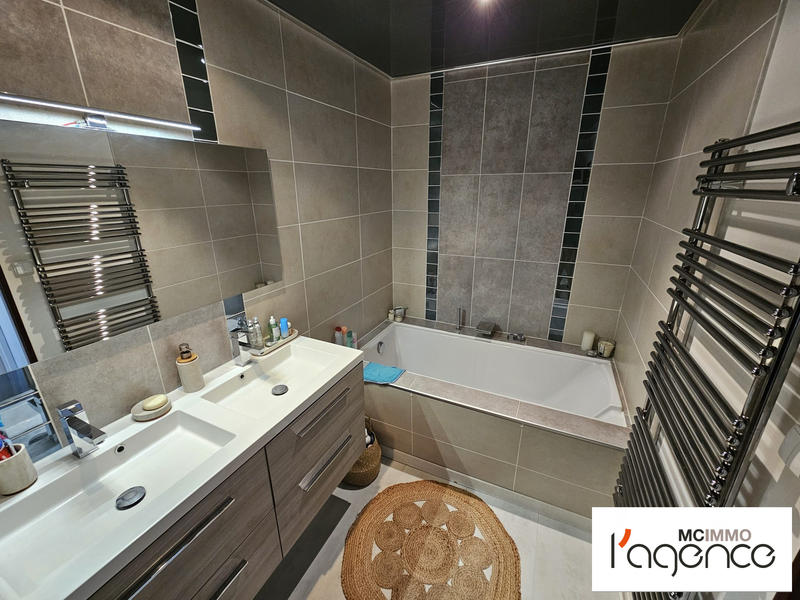 Appartement - 81 m² - 3 pièces