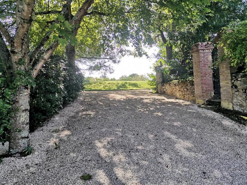 Propriété - 470 m² - 16 pièces