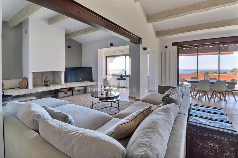 Maison - 241 m² - 6 pièces