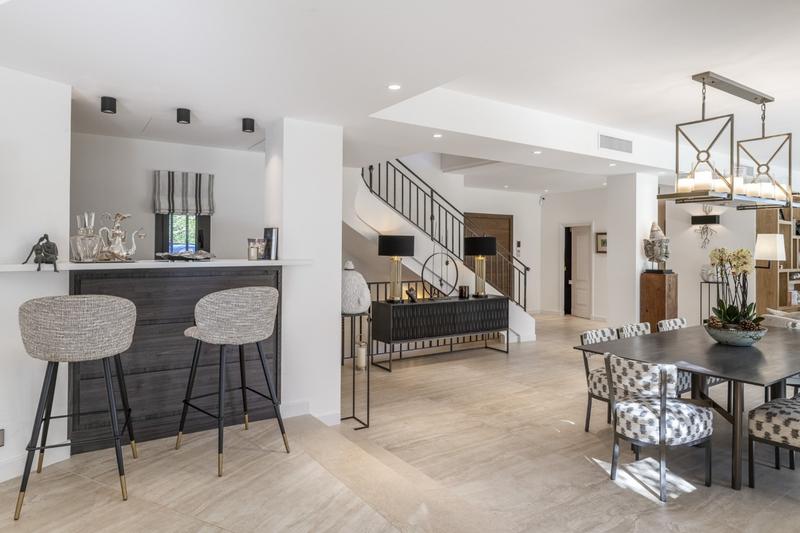 Villa - 420 m² - 8 pièces