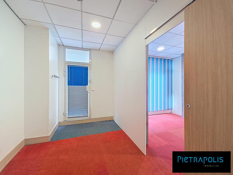 Bureau - 128 m² - 1 pièce