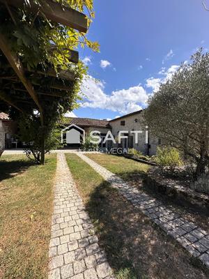 Maison - 550 m² - 16 pièces