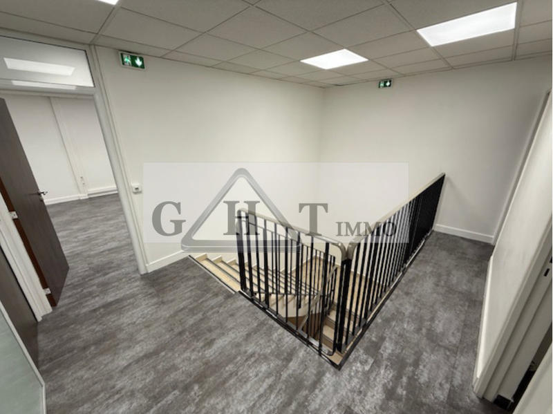 Entrepôt - 2 280 m²