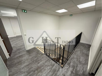 Entrepôt - 2 280 m²