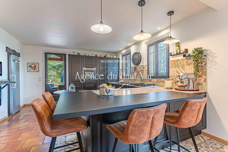 Propriété - 196 m² - 7 pièces