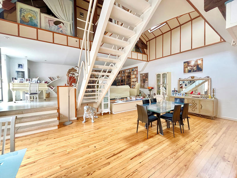 Maison - 361 m² - 10 pièces