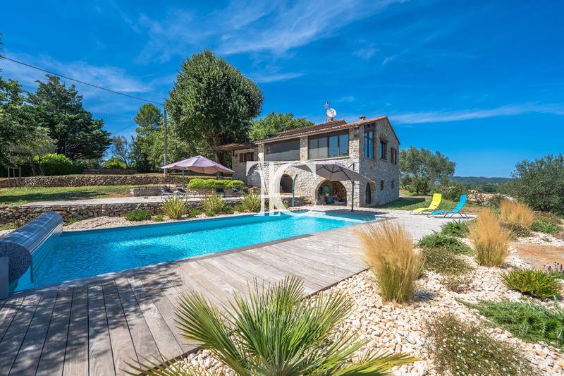 Maison - 166 m² - 7 pièces