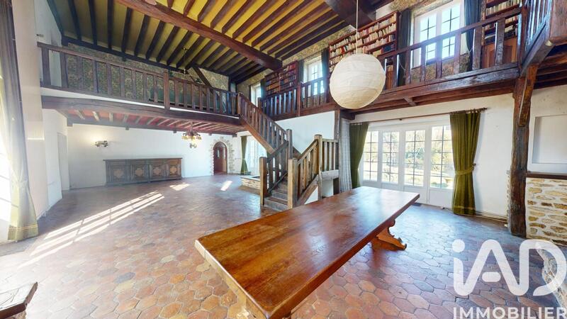 Maison - 300 m² - 10 pièces