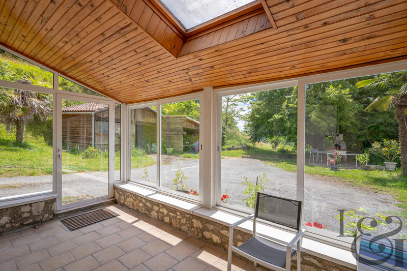 Maison - 218 m² - 6 pièces