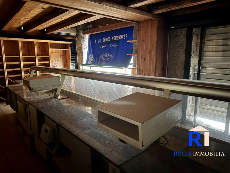 Local commercial - 223 m² - 6 pièces