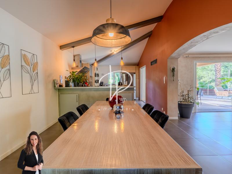 Villa - 291 m² - 8 pièces