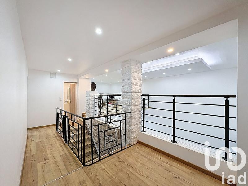 Maison - 250 m² - 10 pièces