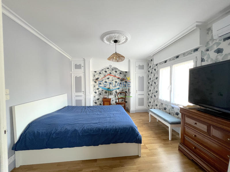 Maison traditionnelle - 220 m² - 8 pièces