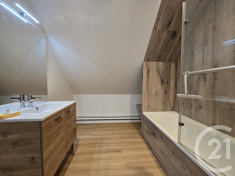 Maison - 197 m² - 9 pièces