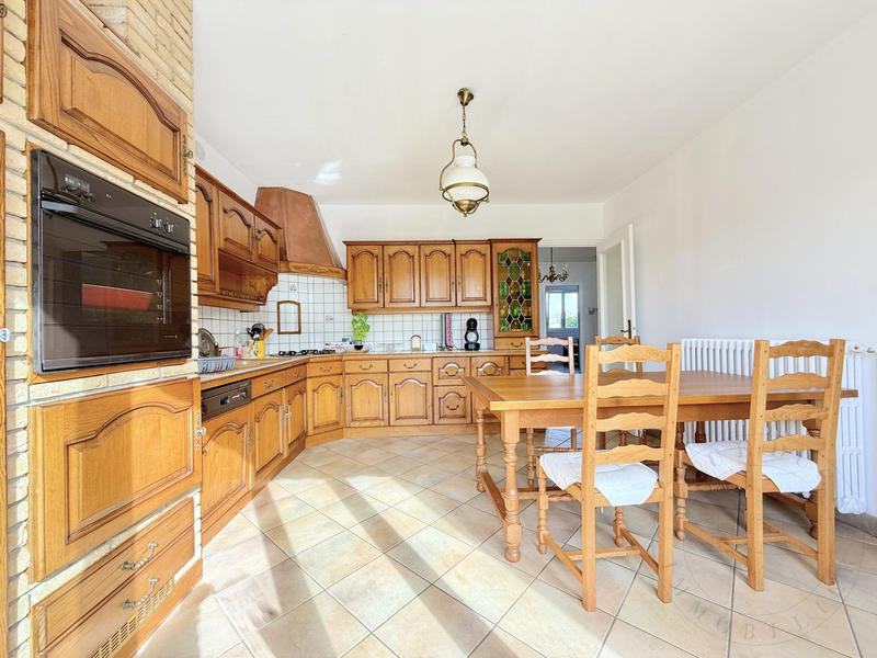 Maison traditionnelle - 282 m² - 8 pièces