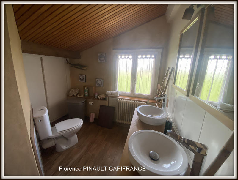 Maison - 233 m² - 9 pièces