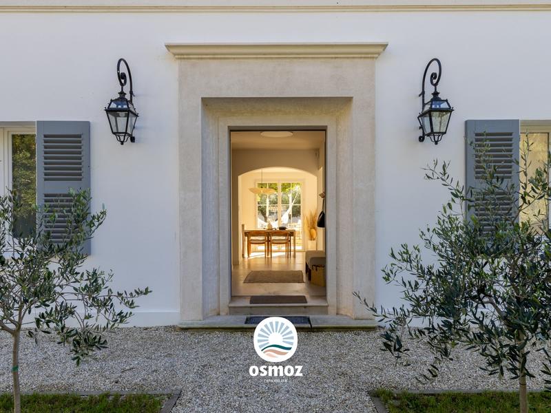 Maison - 330 m² - 8 pièces