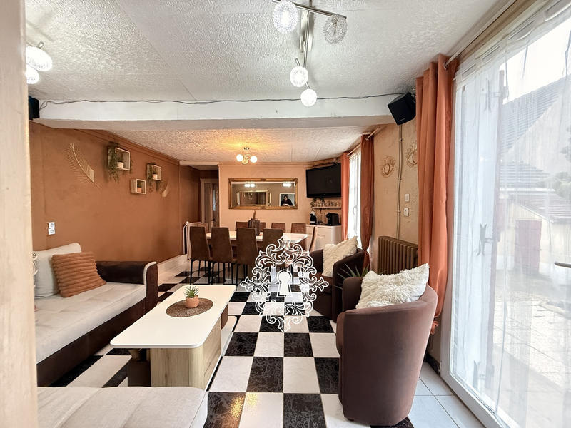 Maison - 95 m² - 5 pièces