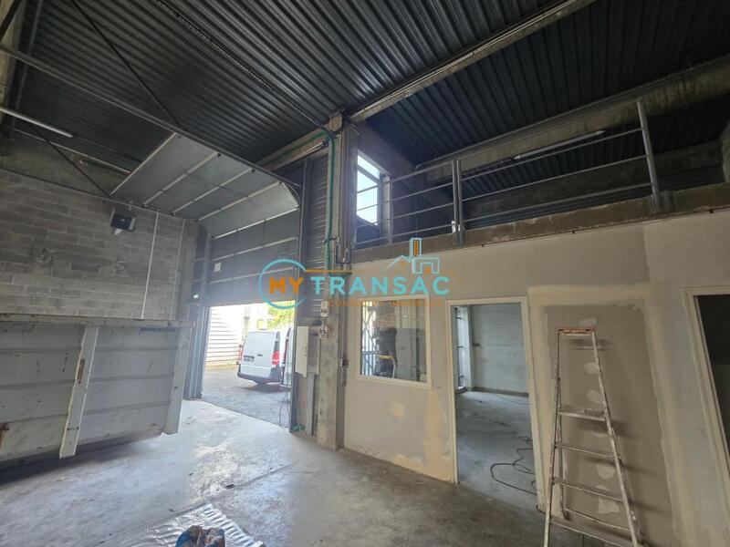 Local d'activité / Entrepôt - 379 m²