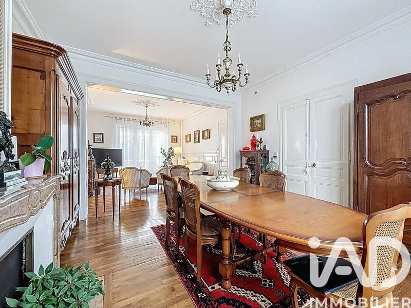 Maison de ville - 220 m² - 10 pièces