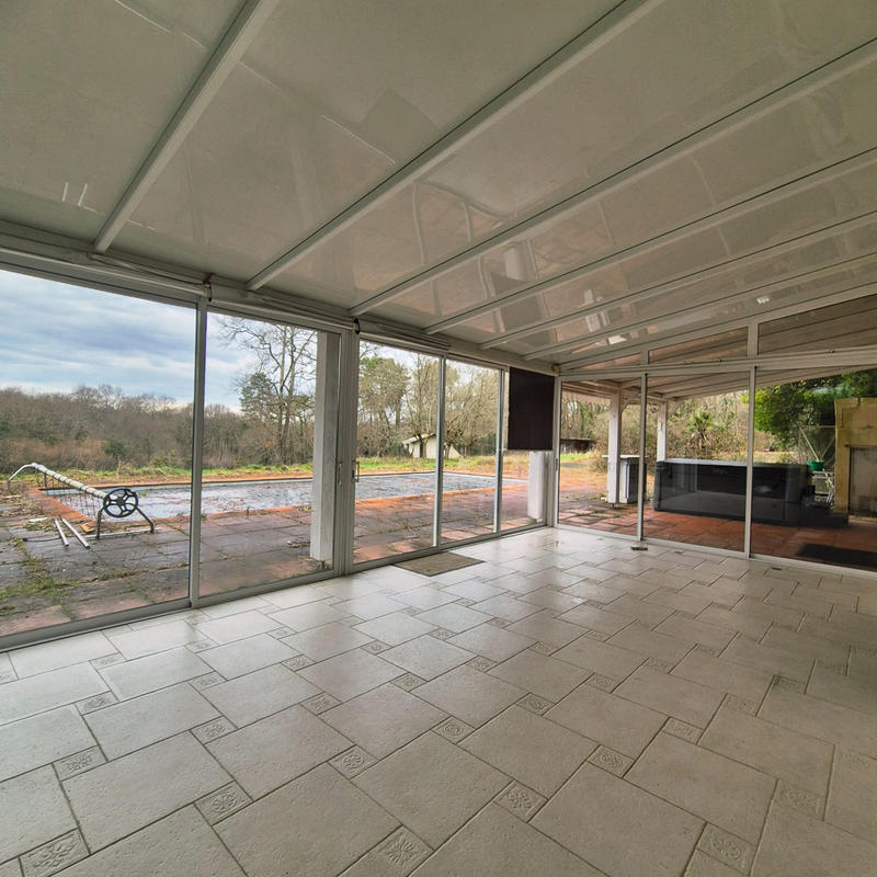 Maison - 238 m² - 9 pièces