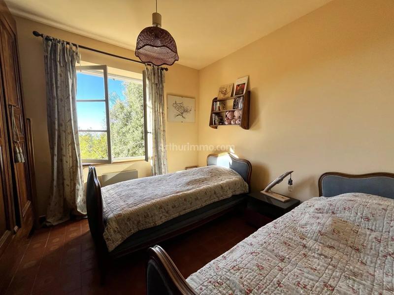 Maison - 261 m² - 7 pièces