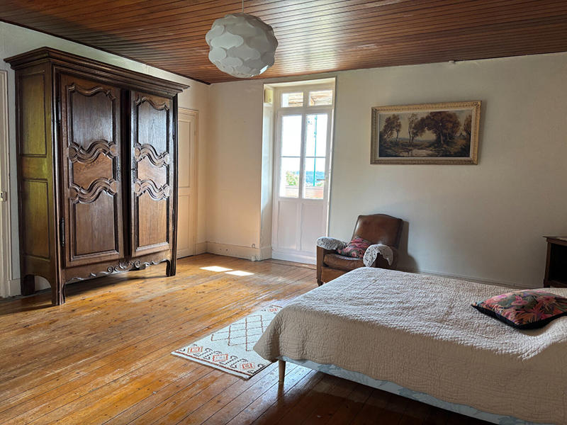 Maison - 236 m² - 8 pièces