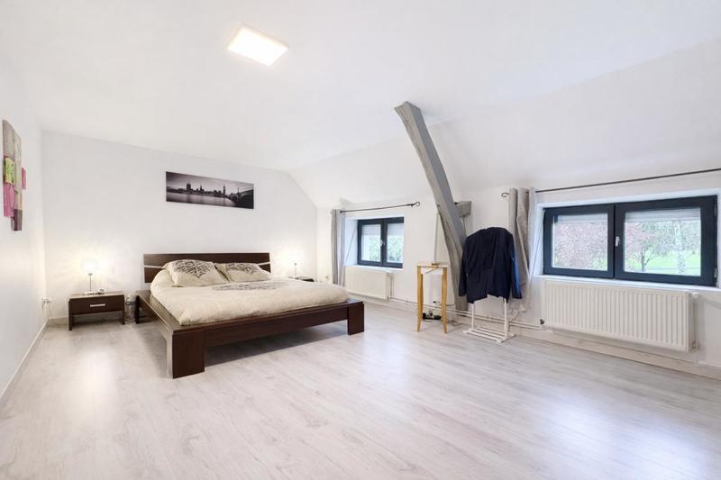 Maison - 255 m² - 9 pièces