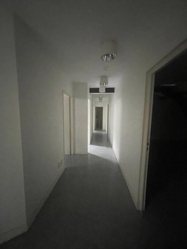 Local commercial - 400 m² - 14 pièces