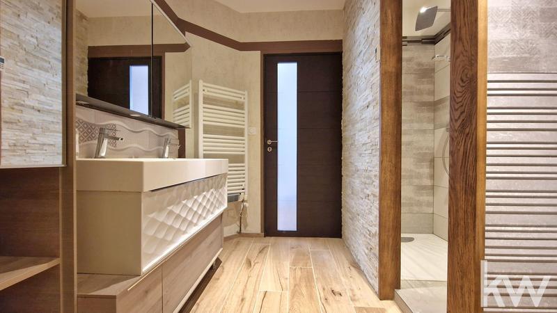 Maison - 268 m² - 8 pièces