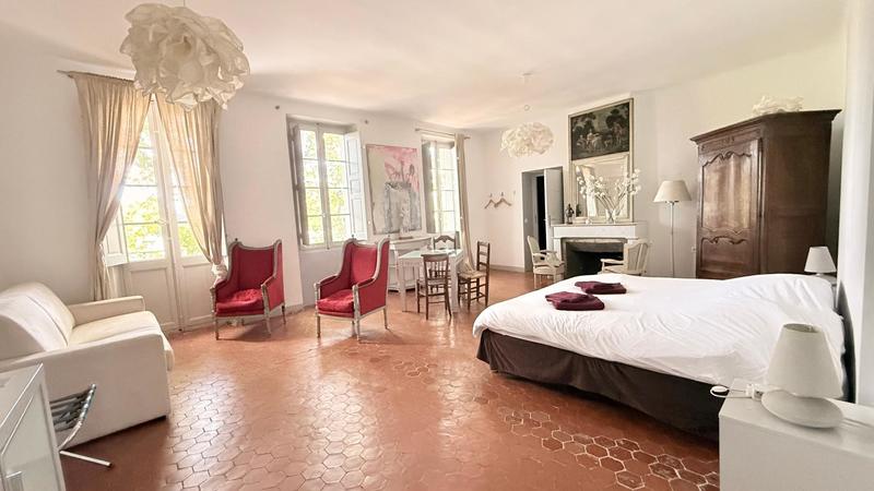 Maison - 817 m² - 15 pièces