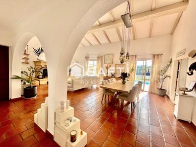 Maison - 200 m² - 7 pièces