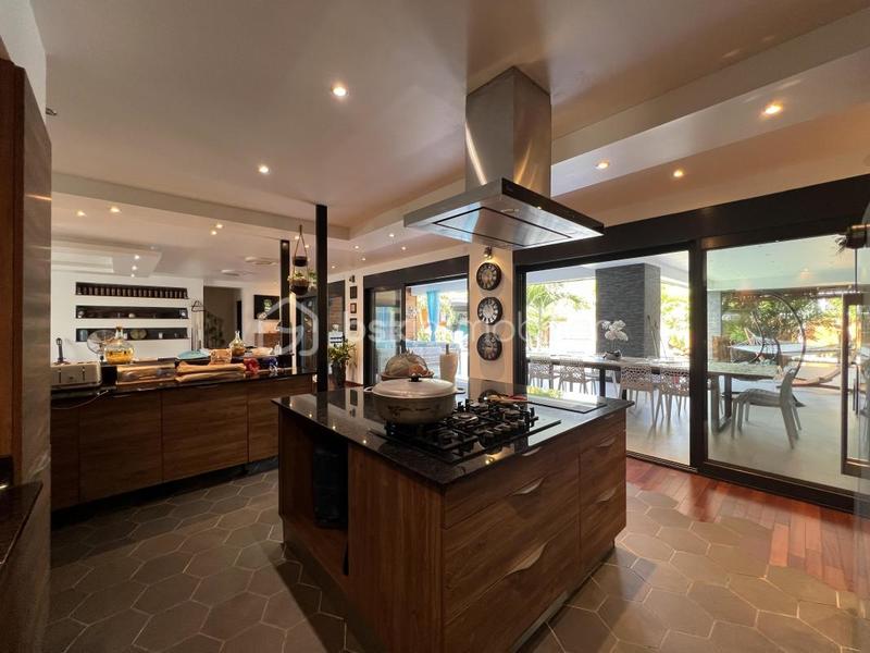 Propriété - 374 m² - 13 pièces